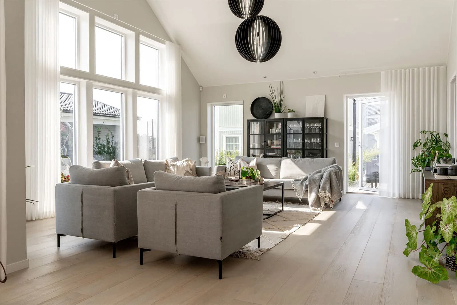 Vardagsrum i anpassat Villa Hällevik med ryggåstak