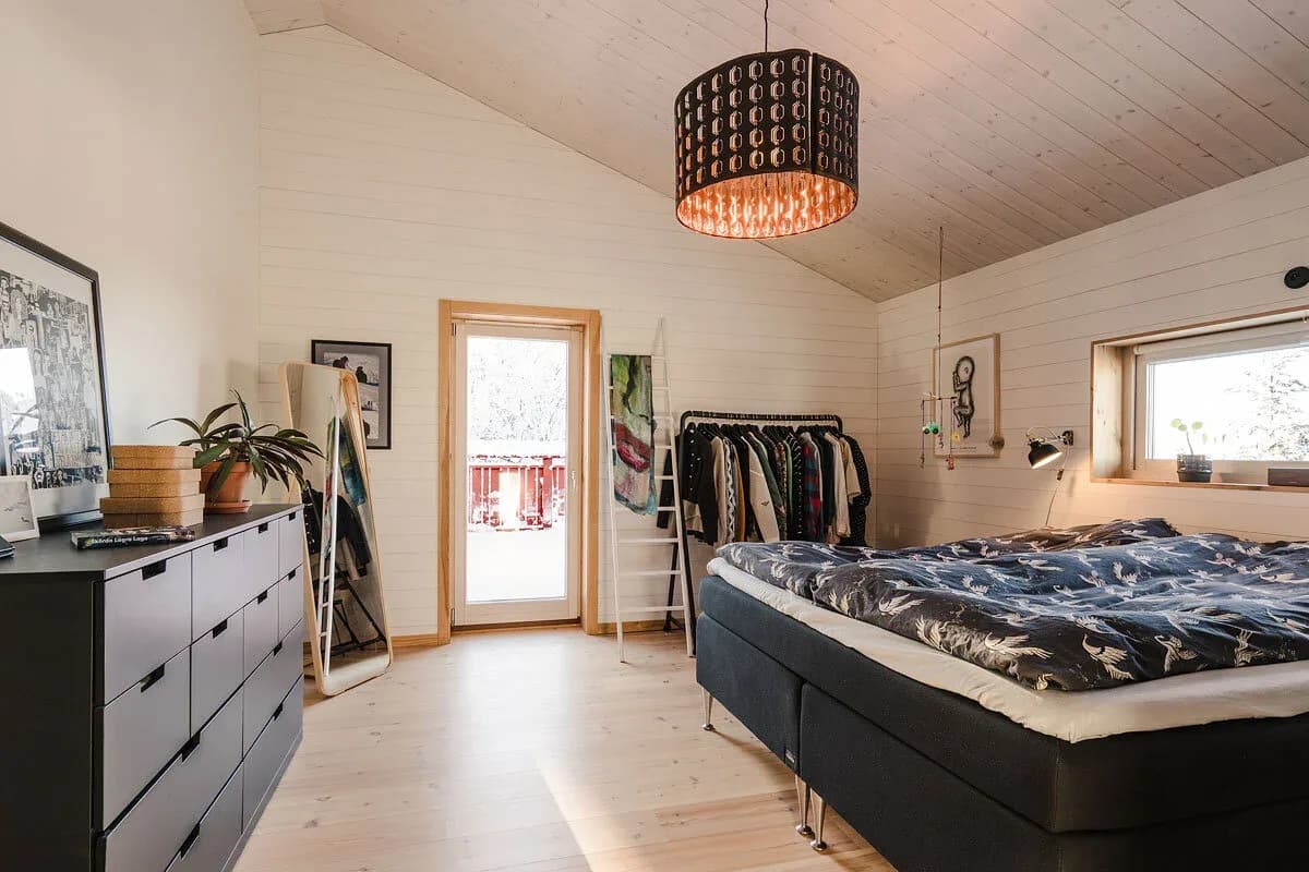 Master bedroom med balkong.