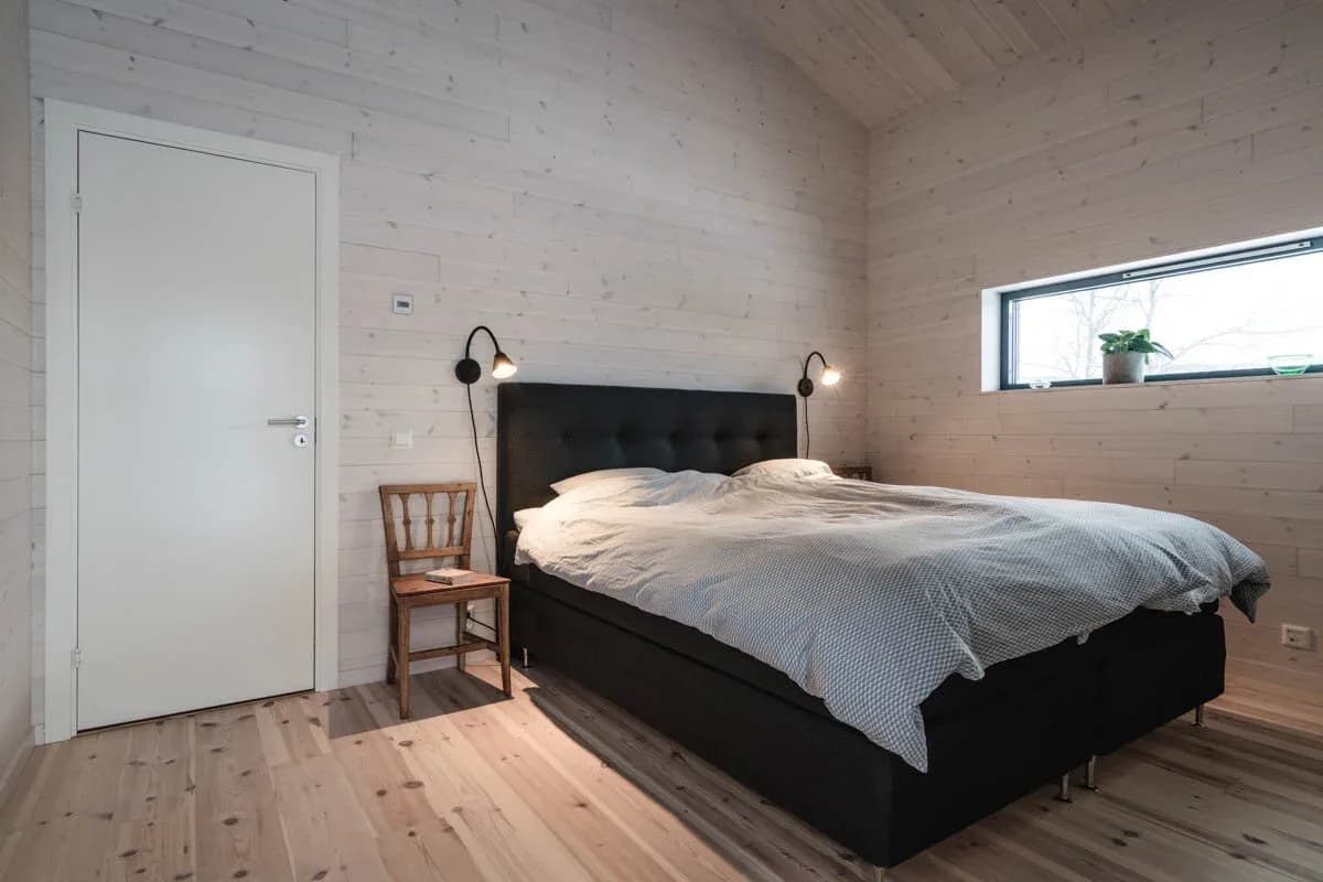 mattmar-85-duved-master-bedroom1-gostafries.jpg