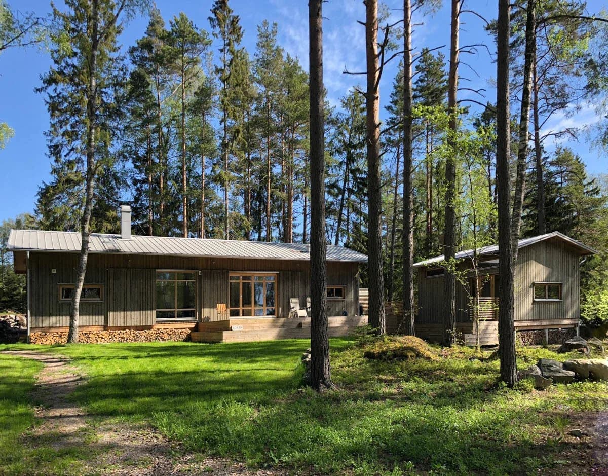 Mattmar + gårdshus i Nynäshamn. Egen planlösning.