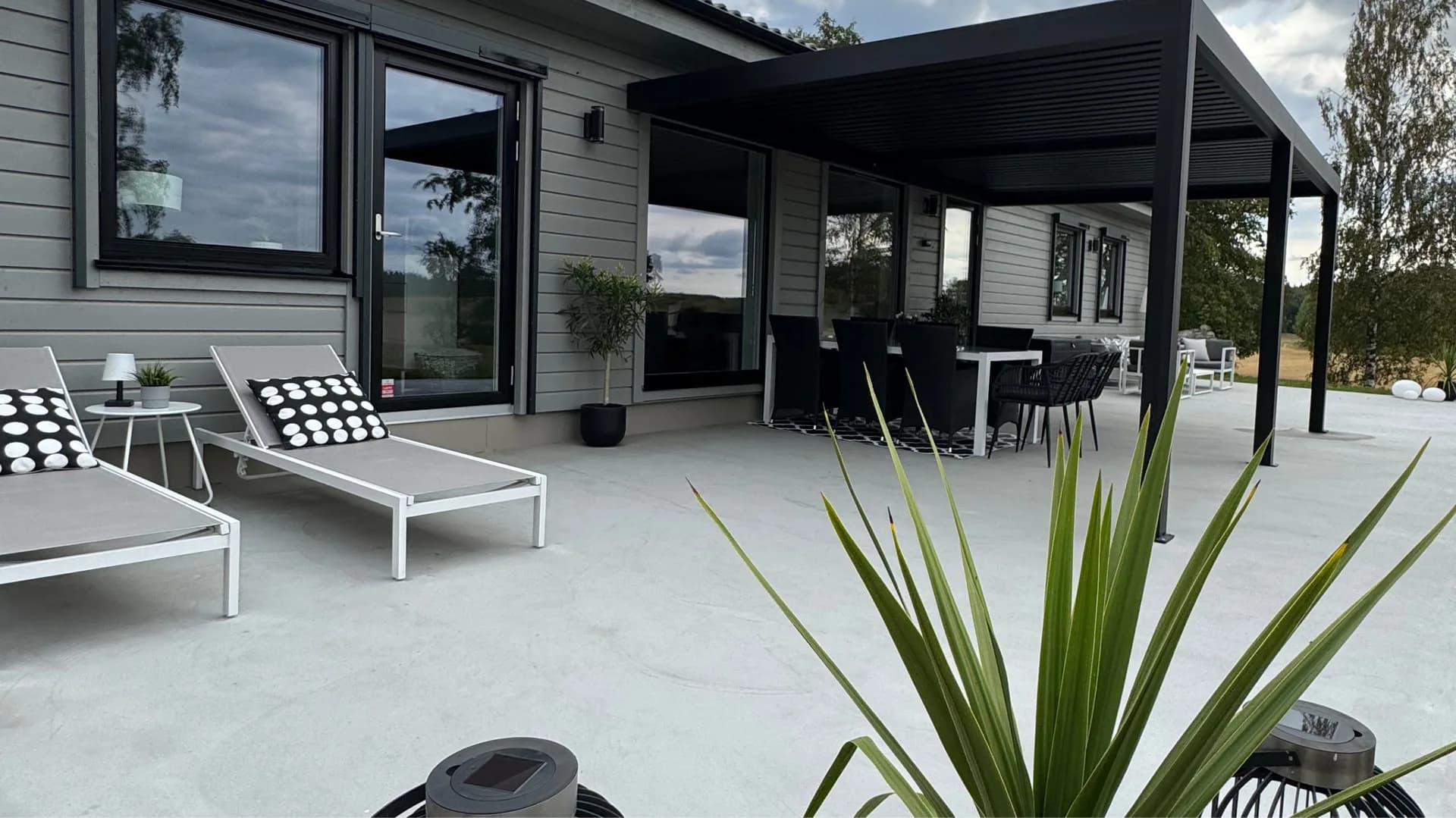 VILLA L