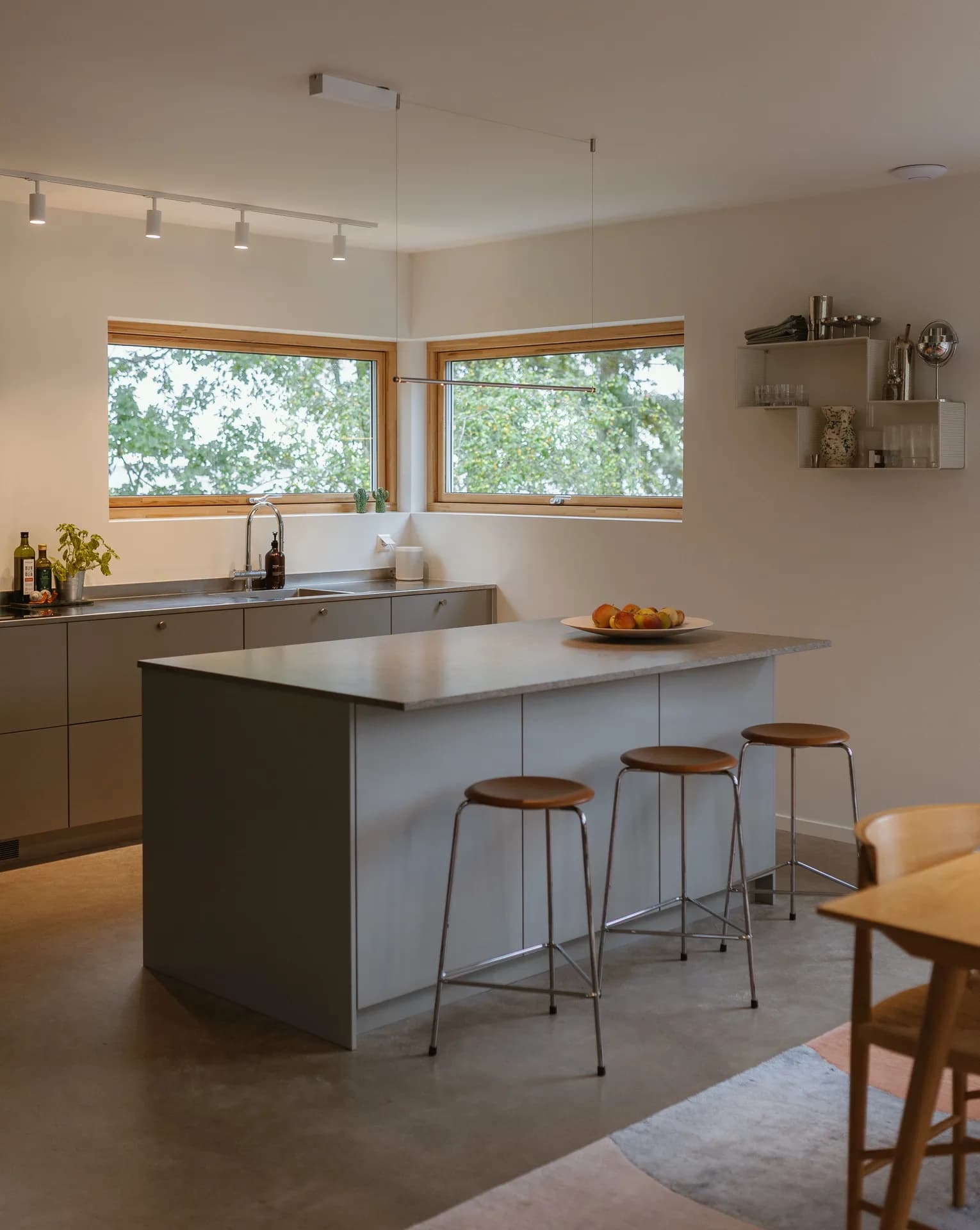 Modernt kök i arkitektritat hus